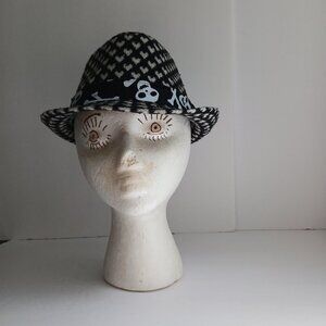 White Hearts on Black Wool Porkpie Hat with Skull Band NWT  ~ Very Cute!